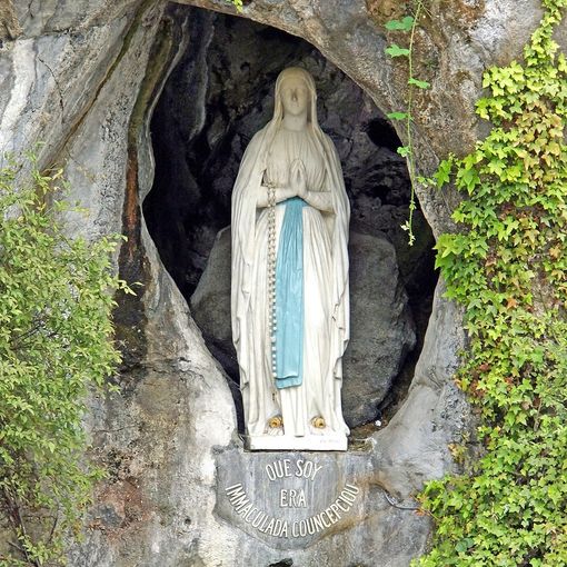 Al Calvario il Rosario per la Pace organizzato dal gruppo di preghiera di Medjugorje dell'Ossola