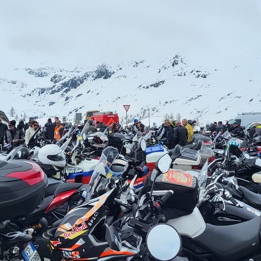 Tante moto al Sempione per la tradizionale benedizione