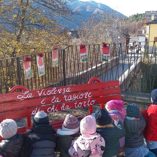 A Santa Maria tre panchine rosse contro la violenza sulle donne