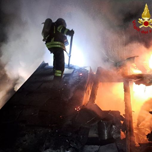A fuoco una baita all'alpe Ronk