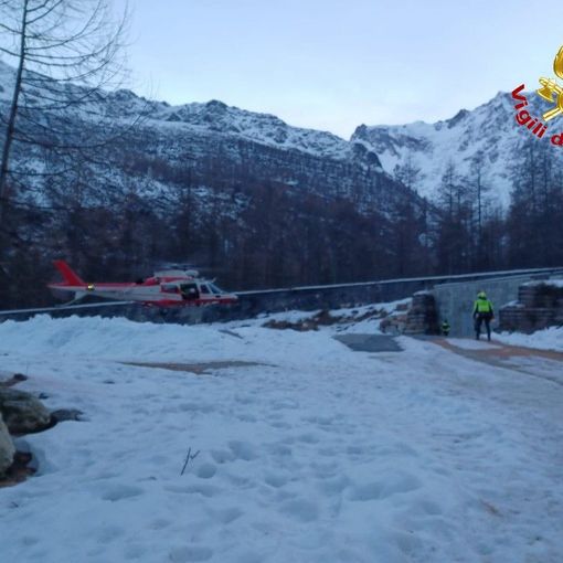 Alpe Fillar, l'elicottero dei Vigili del fuoco recupera due escursionisti in difficoltà