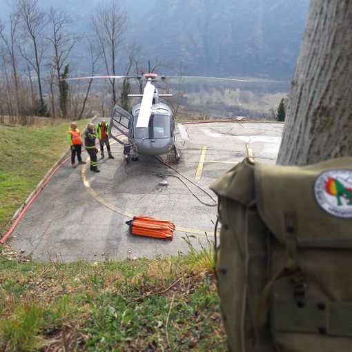 Si lavora alla bonifica dopo l'incendio di Colloro FOTO E VIDEO
