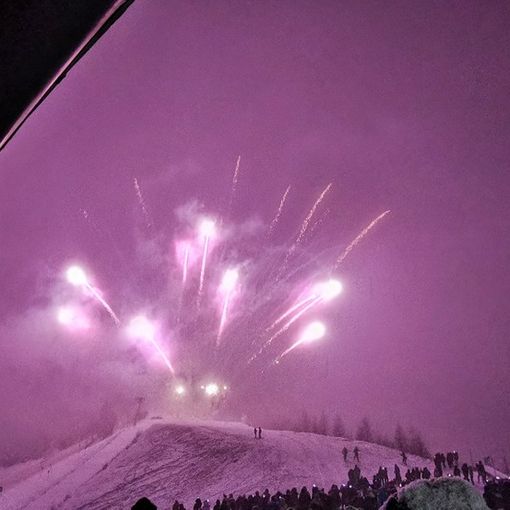 Tanti fiocchi nella notte sulle montagne dell'Ossola