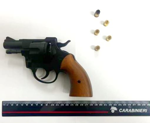 Villadossola, uomo entra in comune e minaccia una dipendente con una pistola