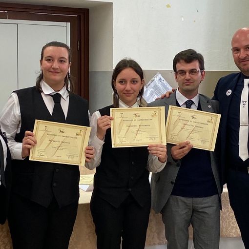 Primo premio per l’Alberghiero Rosmini al concorso 'Barman per un giorno'