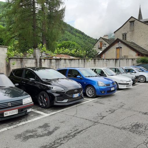 Successo per il raduno delle auto sportive a Malesco FOTO