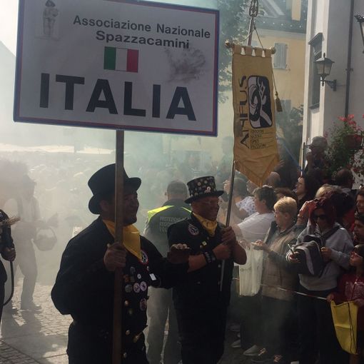 Il Raduno internazionale dello spazzacamino celebra la storia e la tradizione del mestiere