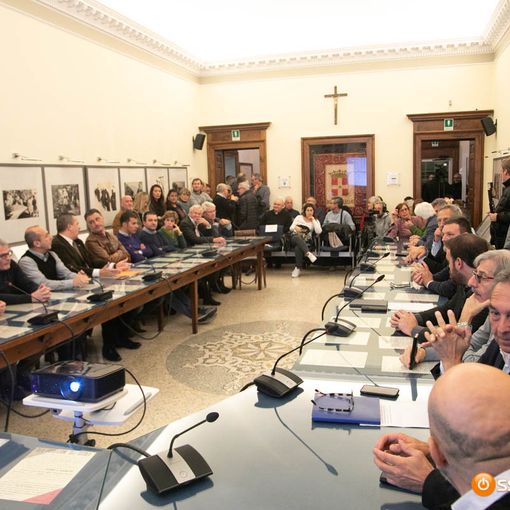 Ospedale nuovo, stasera l'incontro dei sindaci, ma in chat qualcuno li invita a non partecipare