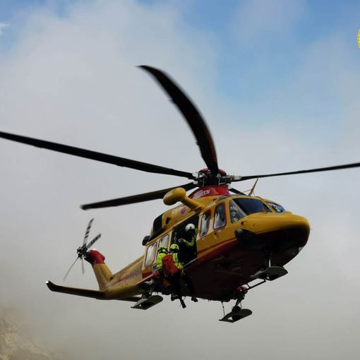 Giovane cade in casa sopra Mergozzo, soccorsi in azione