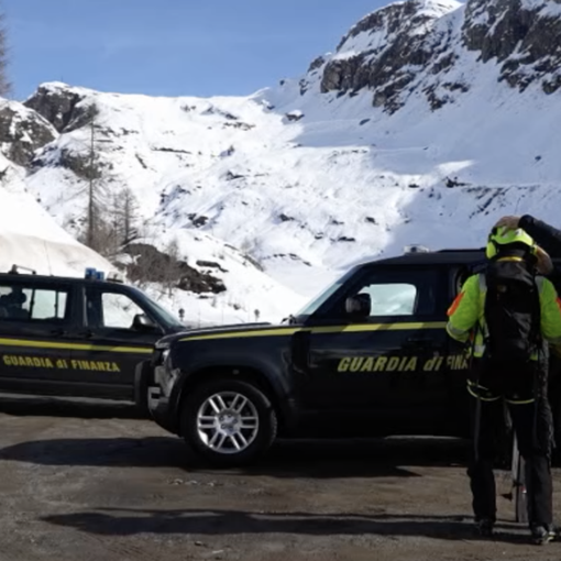 Tre ventenni lombardi bloccati sopra Devero, soccorsi dall'elicottero della Finanza VIDEO