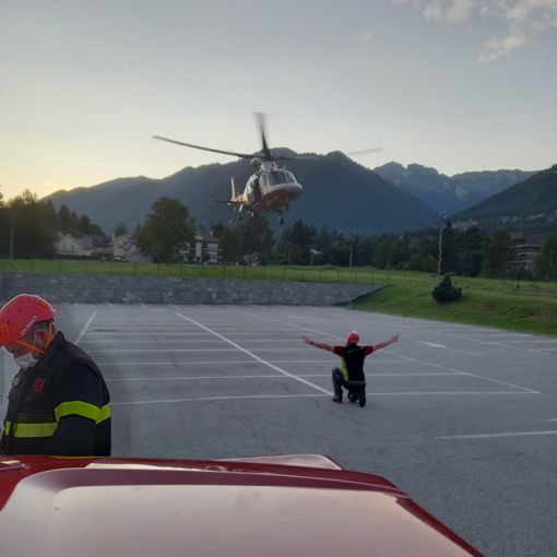 Vanno in gita ai Bagni di Craveggia ma poi s'attardano nel rientro e vengono recuperati dall'elicottero