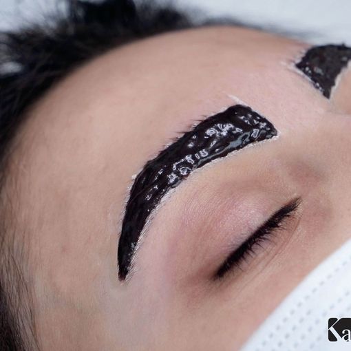 Sopracciglia da star? Il segreto è nella tinta giusta