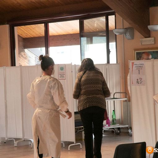 Vaccini, da oggi al via le terze dosi per gli over 60 con accesso diretto