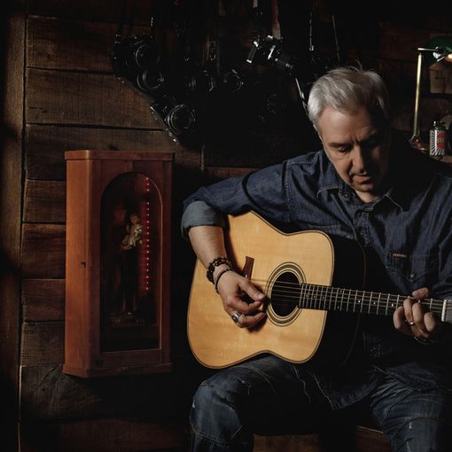 Davide Van De Sfroos apre stasera il primo Lago Maggiore Folkfest