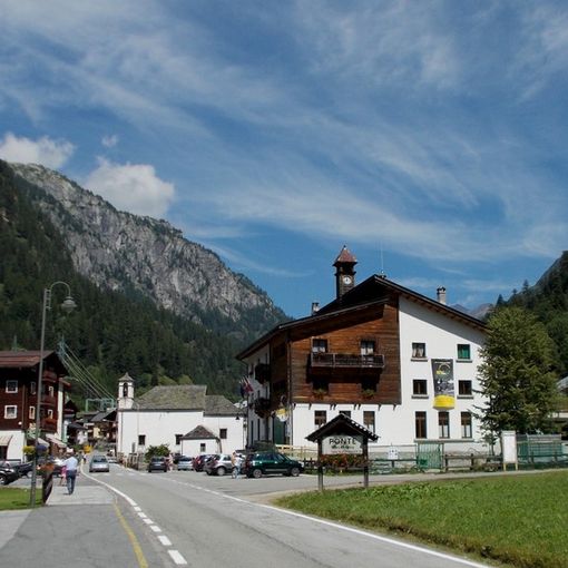 Formazza e Macugnaga ospitano la  mostra ''Passare le Alpi''