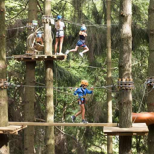 Distretto dei Laghi, turismo 2022: sport acquatici, golf e parchi avventura