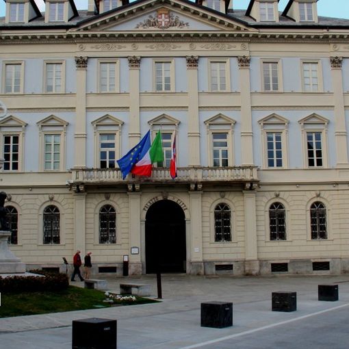 Domodossola, un municipio 'tinto' di rosa