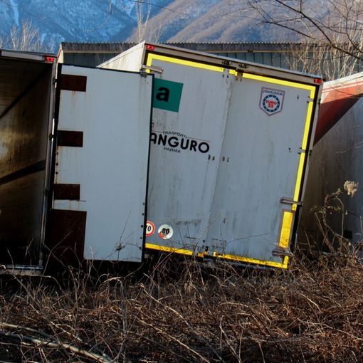 È passato un altro anno e i tir della Masone sono ancora lì...