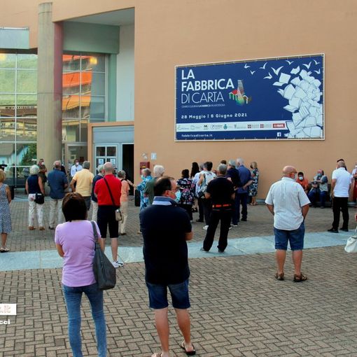 Inaugurata a La Fabbrica una collettiva d'arte: esposti 210 quadri