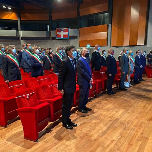 Consegnata ai sindaci del Vco la bandiera del Piemonte