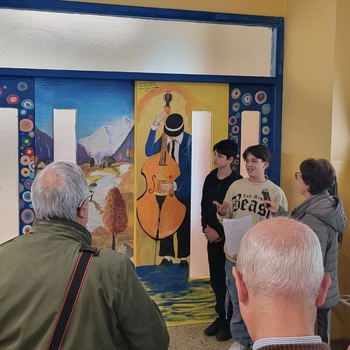 Le porte delle aule delle Bagnolini sono un'opera d'arte FOTO