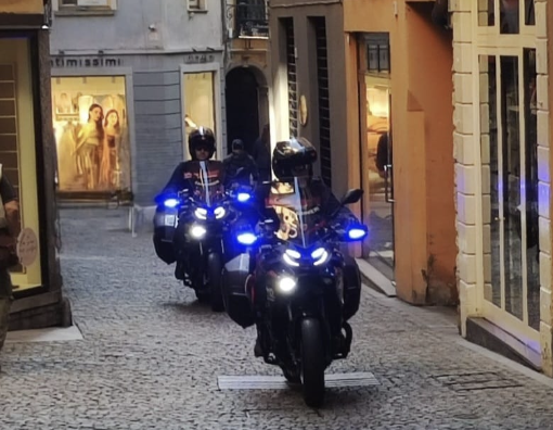 Va in tribunale per un'udienza a suo carico, ma viene arrestato prima di entrare. Su di lui pendeva un ordine di carcerazione per maltrattamenti in famiglia