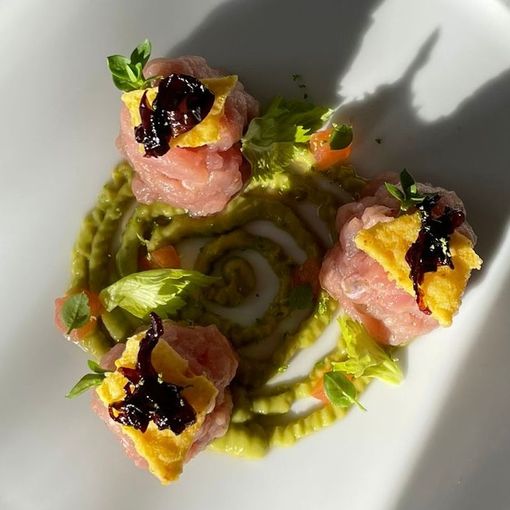 Tartare di tonno con salsa guacamole