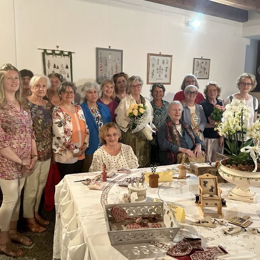 &quot;Colori, emozioni, ricami&quot;: inaugurata la mostra di punto croce a Buttogno