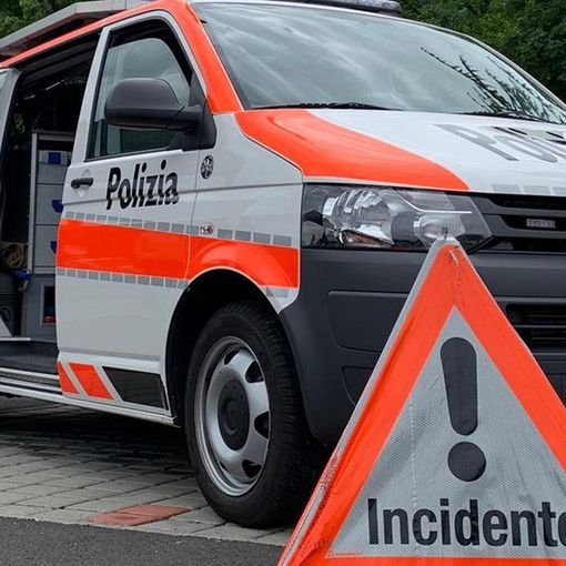 Finiscono con l'auto in una scarpata: un ferito grave in Canton Ticino