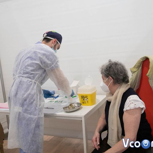 Poco più di 17mila somministrazioni di vaccino anti Covid venerdì in Piemonte
