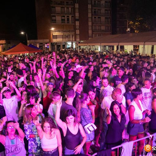 Via a San Bartolomeo: Villa Summer Party con dj Molella