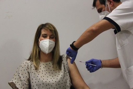 Superate le 700 prenotazioni dei turisti piemontesi e liguri per farsi vaccinare in vacanza
