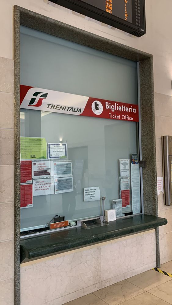 Alla stazione 'internazionale' di Domo, biglietteria chiusa per malattia