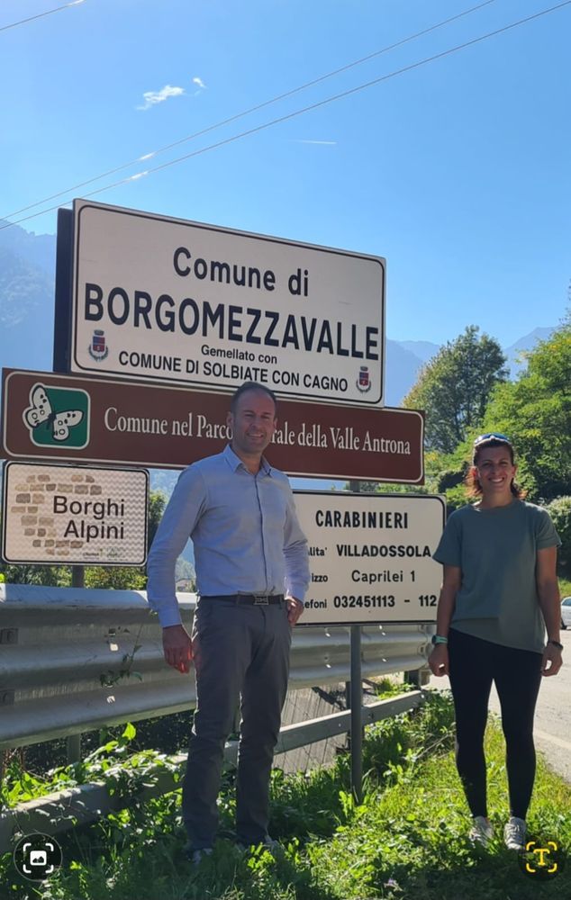 Posati i cartelli che sanciscono il gemellaggio tra Borgomezzavalle e Solbiate con Cagno Posati i cartelli che sanciscono il gemellaggio tra Borgomezzavalle e Solbiate con Cagno