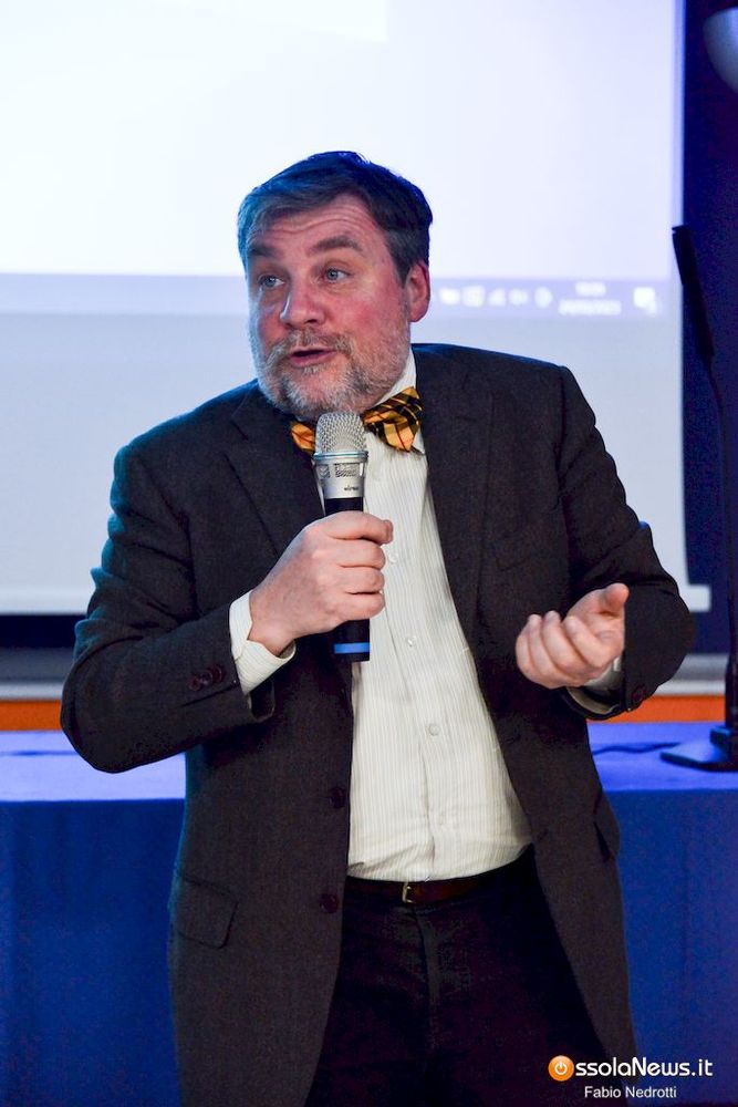 Casa don Gianni gremita per il convegno di Luca Mercalli Casa don Gianni gremita per il convegno di Luca Mercalli