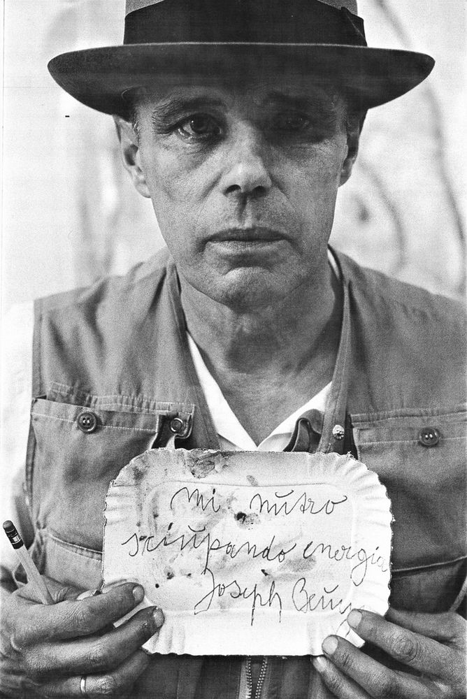 Martedì 22 da Sali & Pistacchi Joseph Beuys ritratto da Michele Buonomo Martedì 22 da Sali & Pistacchi Joseph Beuys ritratto da Michele Buonomo