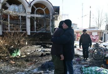 Ucraina, Russia: &quot;Kiev colpisce supermercato Donetsk con lanciarazzi Himars&quot;