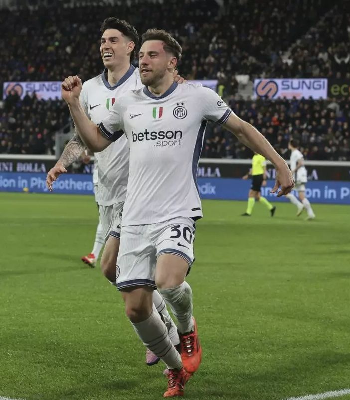 L’Inter batte l’Atalanta 2-0 e prova la fuga in vetta