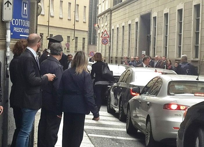 Auto blu meno care per i politici, la rabbia del M5s: “Cirio, ennesimo privilegio”