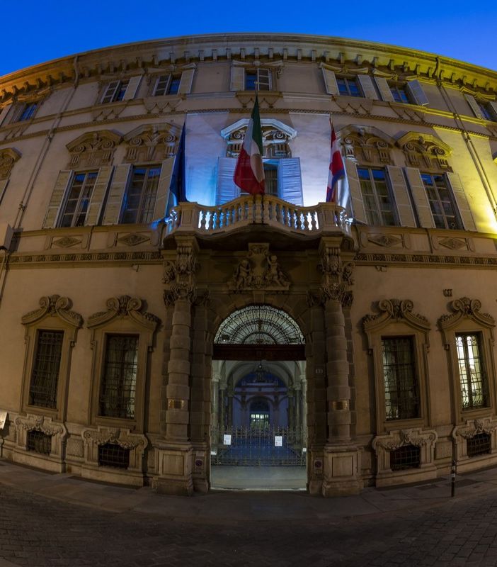 Un faro blu sui diritti di infanzia e adolescenza