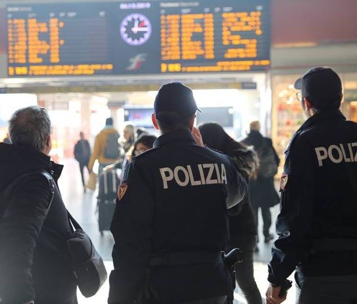 Domo, la Polfer ferma un 31enne marocchino che cerca di disfarsi di sostanze stupefacenti