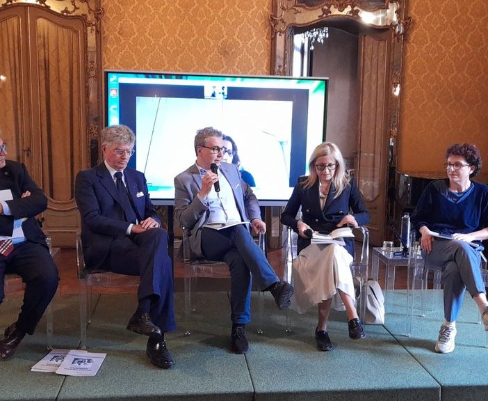 I giornali locali non fermano l'emorragia: in 30 anni persi 200mila copie e 400mila lettori. Ma ora c'è la rivoluzione dell'online