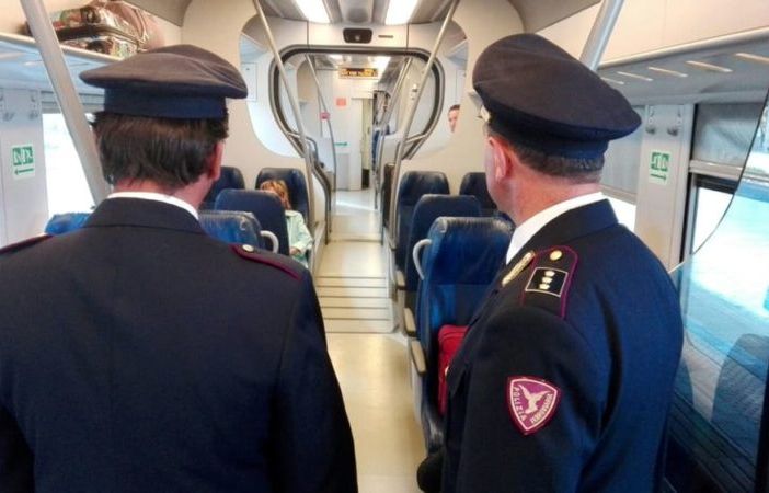 Controlli della polizia ferroviaria a Ferragosto: un minorenne denunciato a Domo