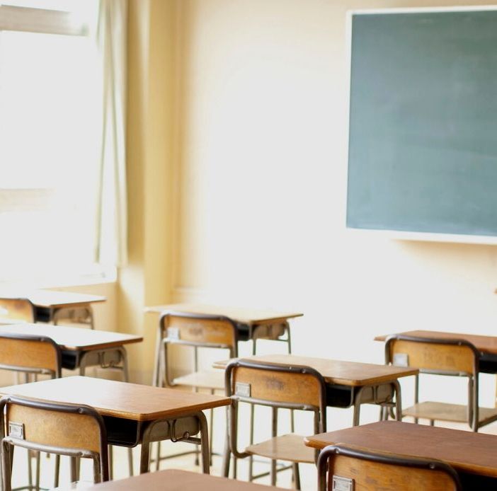 L’ufficio scolastico del Vco: “Dalle materne alle classi prime delle medie si riapre in sicurezza”