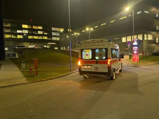 Indenne il 46enne di Verbania nello scontro auto-moto per una mancata precedenza