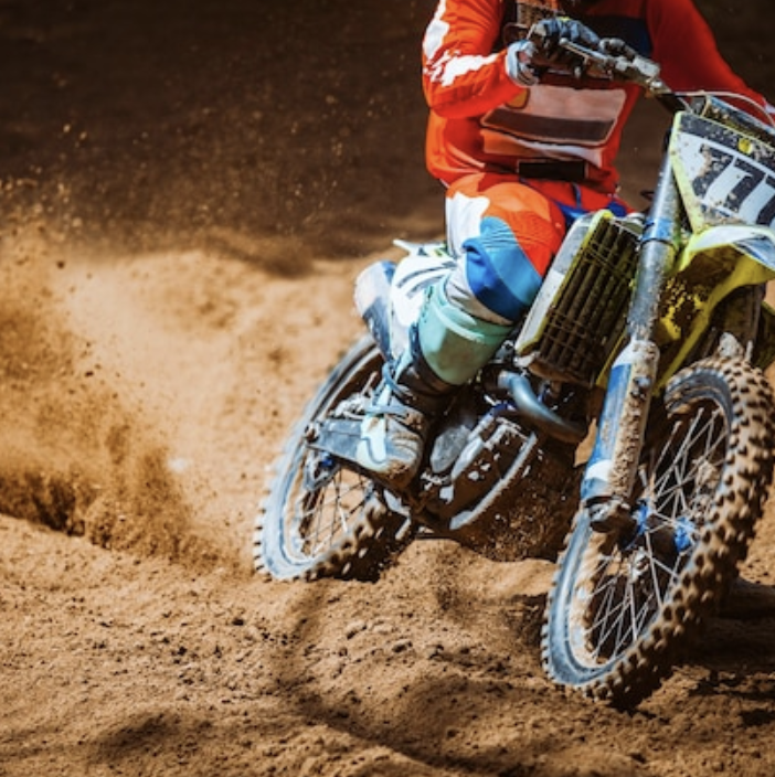 Motocross abusivo nel cantiere della Pedemontana: 14 giovani denunciati, c'è anche un domese