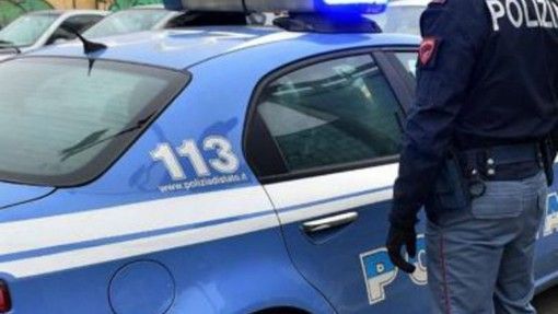 Non gradisce il pranzo di Natale e le sferra pugni in viso