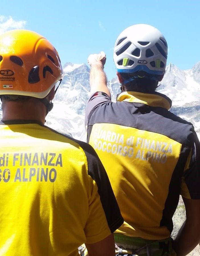 Rubavano minerali a 2950 metri di quota con i demolitori: scoperti dalla Guardia di finanza