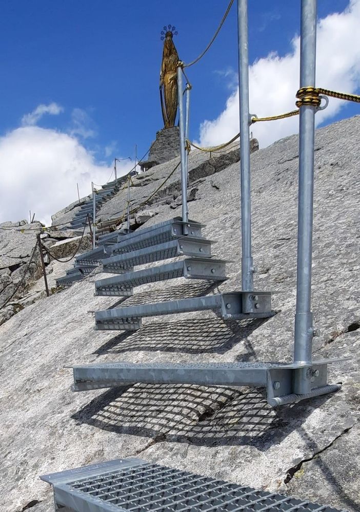 Cento scalini verso il cielo e tentativo di record sulla salita Macugnaga-Passo del Moro