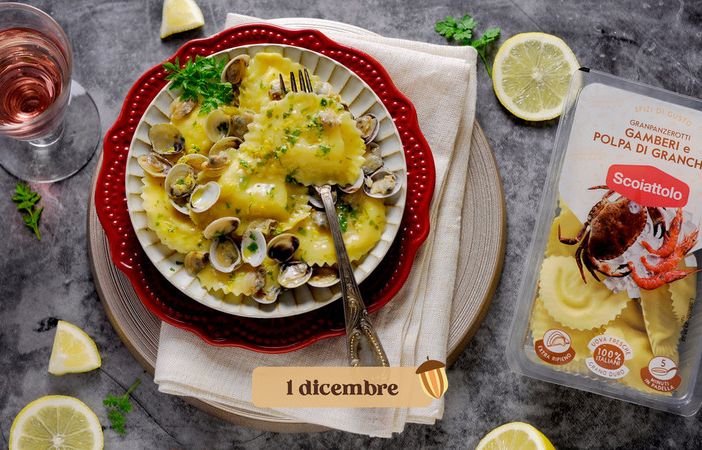 Sotto la prima casellina c'è la ricetta dei Granpanzerotti Gamberi e polpa di Granchio con vongole e salsa al limone. In coda all'articolo, il calendario dell'Avvento 2021 e tre scatti delle tre generazioni della &quot;famiglia Scoiattolo&quot;